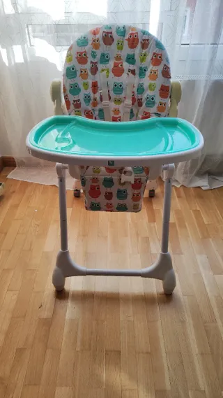 Trona de bebé con funda de búhos