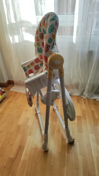 Trona de bebé con funda de búhos