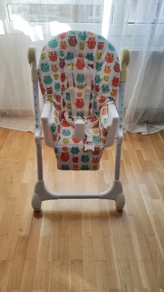 Trona de bebé con funda de búhos