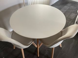 Mesa redonda y 2 sillas, estilo nórdico
