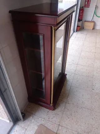 Mueble vitrina antiguo madera y cristal