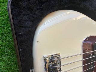 Bajo Fender precision Corona California