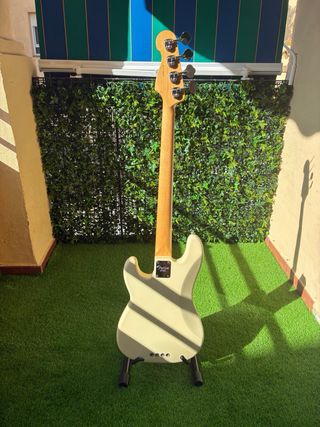 Bajo Fender precision Corona California
