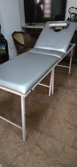Mesa plegable para masajista plateada