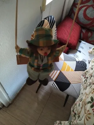Muñeco payaso con columpio