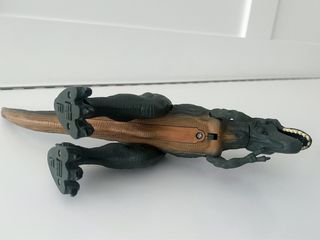 Dinosaurio de juguete con movimiento y sonido