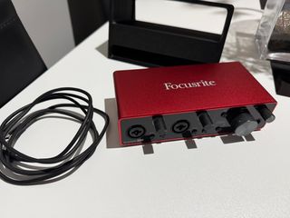 Focusrite Scarlett 2i2 3rd Gen Roja