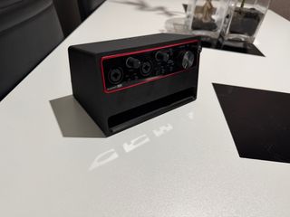 Focusrite Scarlett 2i2 3rd Gen Roja