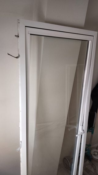 Puerta aluminio blanco
