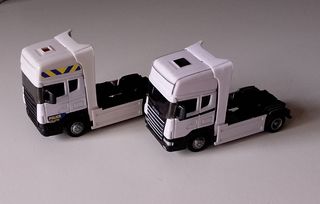 Tráiler de juguete + 6 coches+ 2 cabezas tractoras