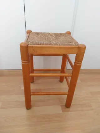 Taburete madera y mimbre