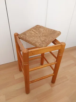 Taburete madera y mimbre