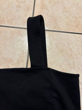 Top nero con bottoni