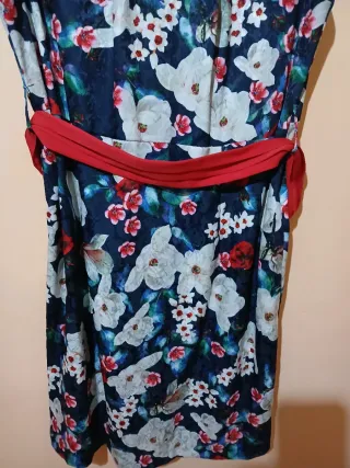 Vestido de señora de ceremonia con estampado flora
