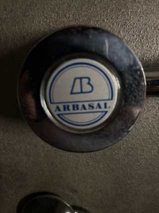 Caja Fuerte Metálica Negra y Gris