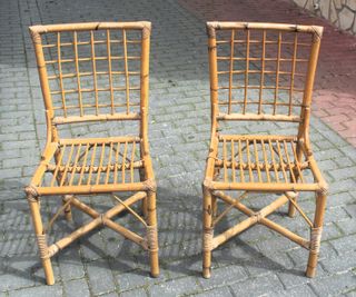 Dos sillas de mimbre y ratan