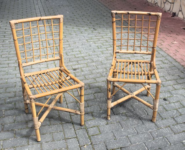 Dos sillas de mimbre y ratan