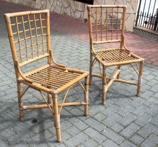Dos sillas de mimbre y ratan
