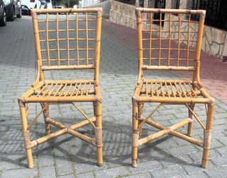 Dos sillas de mimbre y ratan