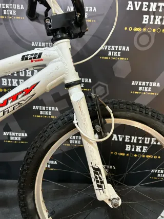 Bicicleta BMX Monty Blanca