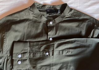Camisa verde militar cuello mao