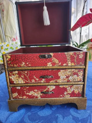 Joyero madera con 2 bolígrafos oro