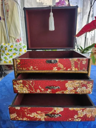 Joyero madera con 2 bolígrafos oro