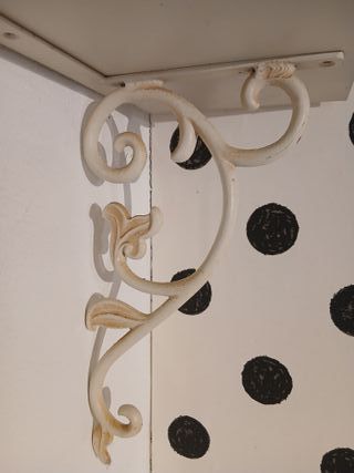 Estantería de hierro forjado beige