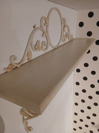 Estantería de hierro forjado beige