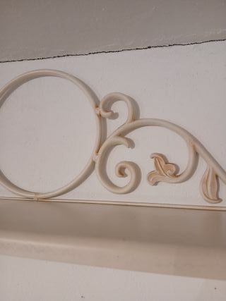 Estantería de hierro forjado beige
