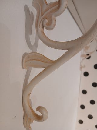 Estantería de hierro forjado beige