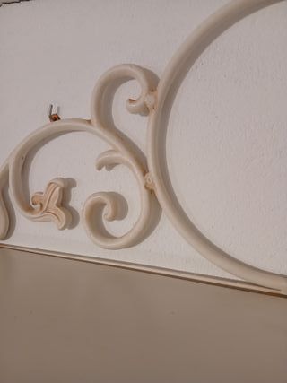 Estantería de hierro forjado beige