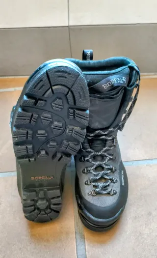 Botas de montaña Boreal + Crampones automáticos
