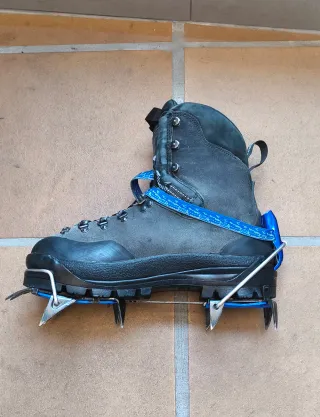 Botas de montaña Boreal + Crampones automáticos