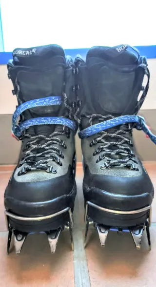 Botas de montaña Boreal + Crampones automáticos