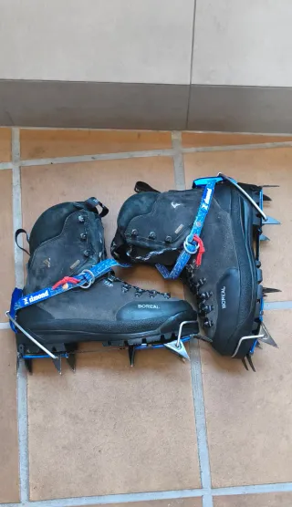 Botas de montaña Boreal + Crampones automáticos