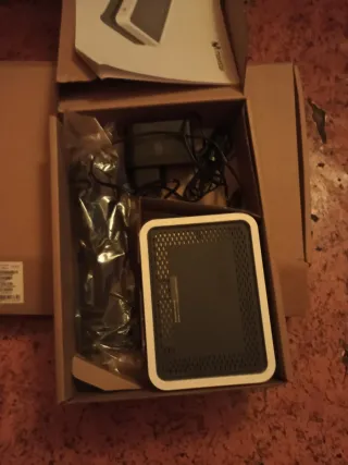 Router Yoigo y otro  router Movistar y TDT movista