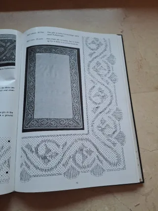 Libro de bolillos en alemán e inglés