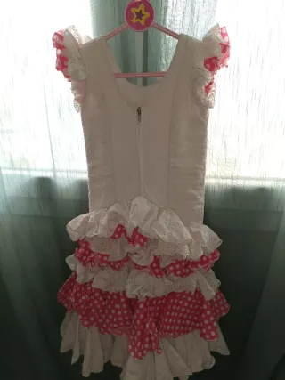 Traje de flamenca rosa y blanco