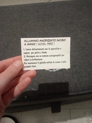 Braccialetto lettera v alluminio anodizzato