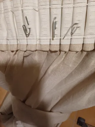 Cortina beige para ventana