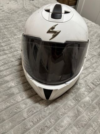 Casco de moto Scorpion blanco