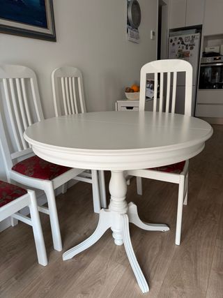 Mesa redonda madera + 6 sillas blancas