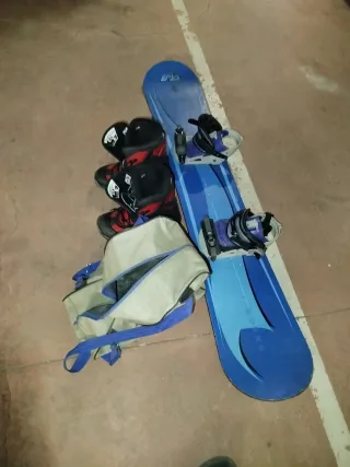 Snowboard e Scarponi Taglia 42