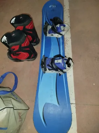 Snowboard e Scarponi Taglia 42