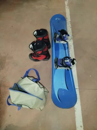 Snowboard e Scarponi Taglia 42
