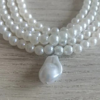 Gargantilla de perlas multicapa