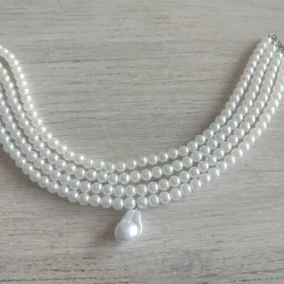 Gargantilla de perlas multicapa