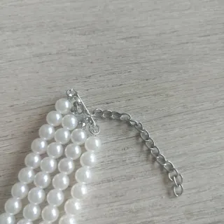 Gargantilla de perlas multicapa