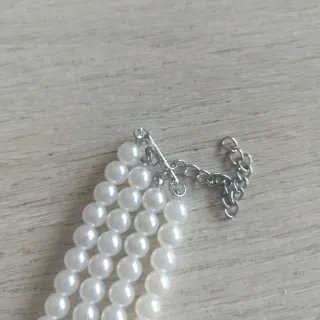 Gargantilla de perlas multicapa